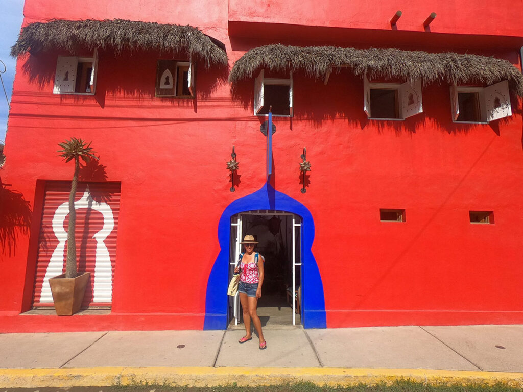 Hotel Hafa es un lindísimo hotel justo en el centro de todo lo mejor de Sayulita. Se los recomendamos. Aquí su web.