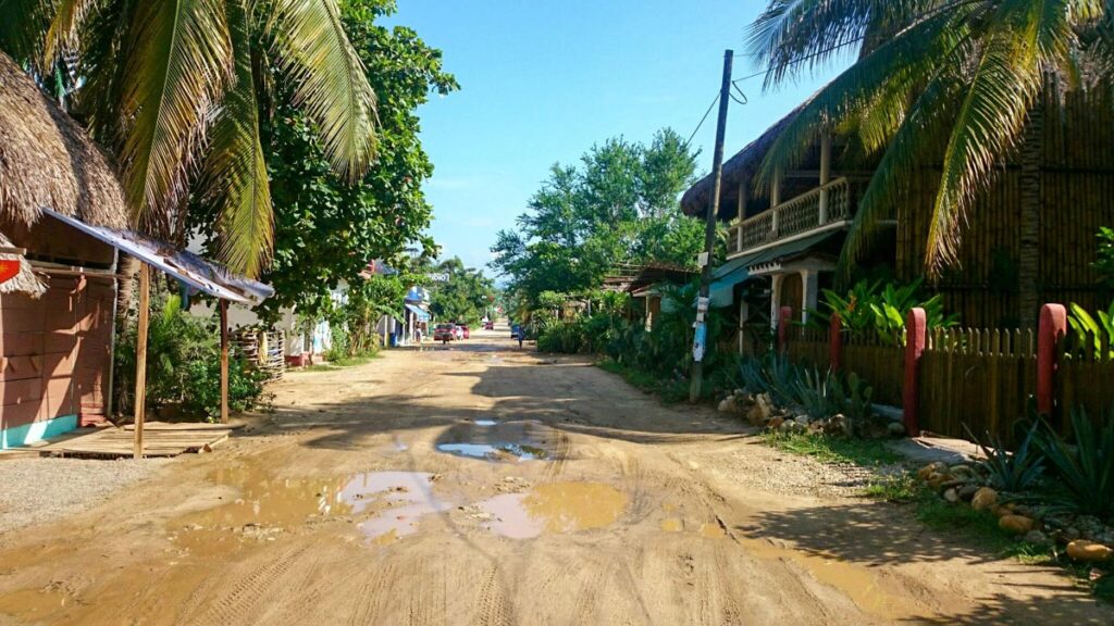 Laavenida principal en Zicatela