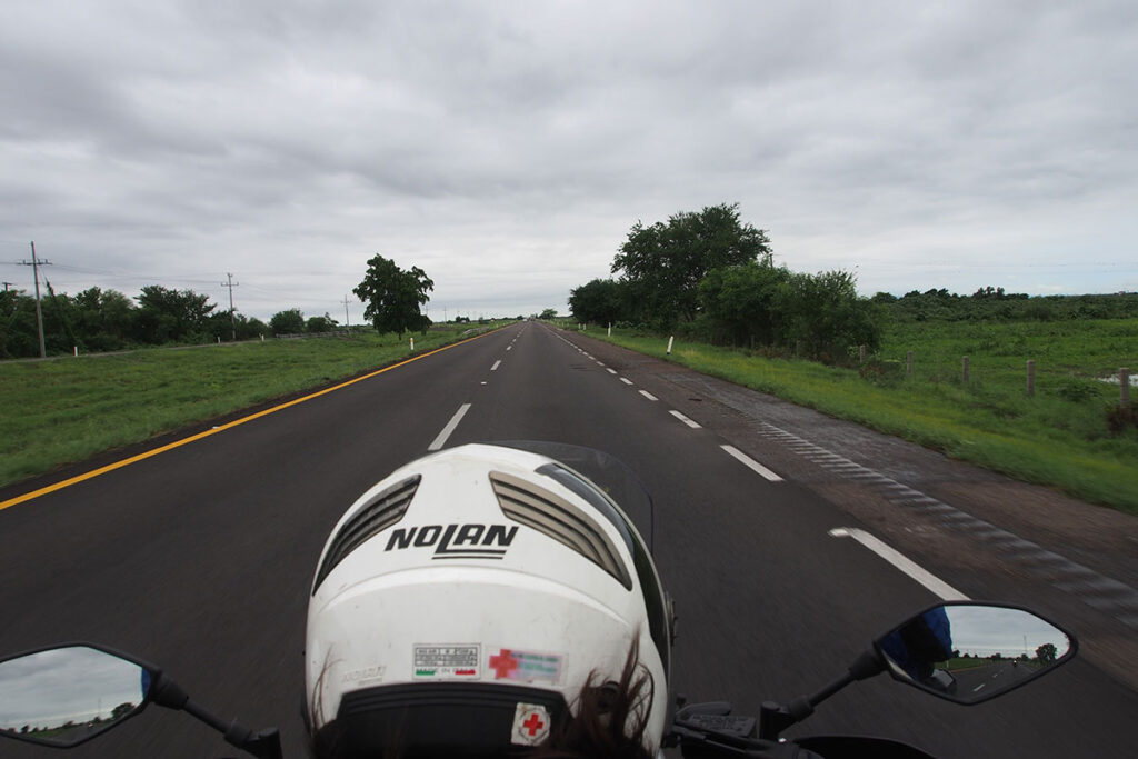Trayecto de varios RedBulls y Monsters. La carretera esta en muy buenas condiciones pero es súper aburrida.