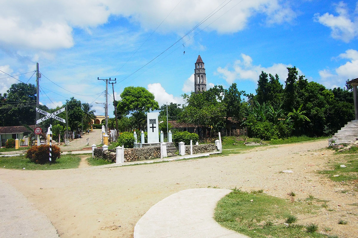 La torre de Manca Iznaga en la antigua plantación de azúcar rumbo a Trinidad